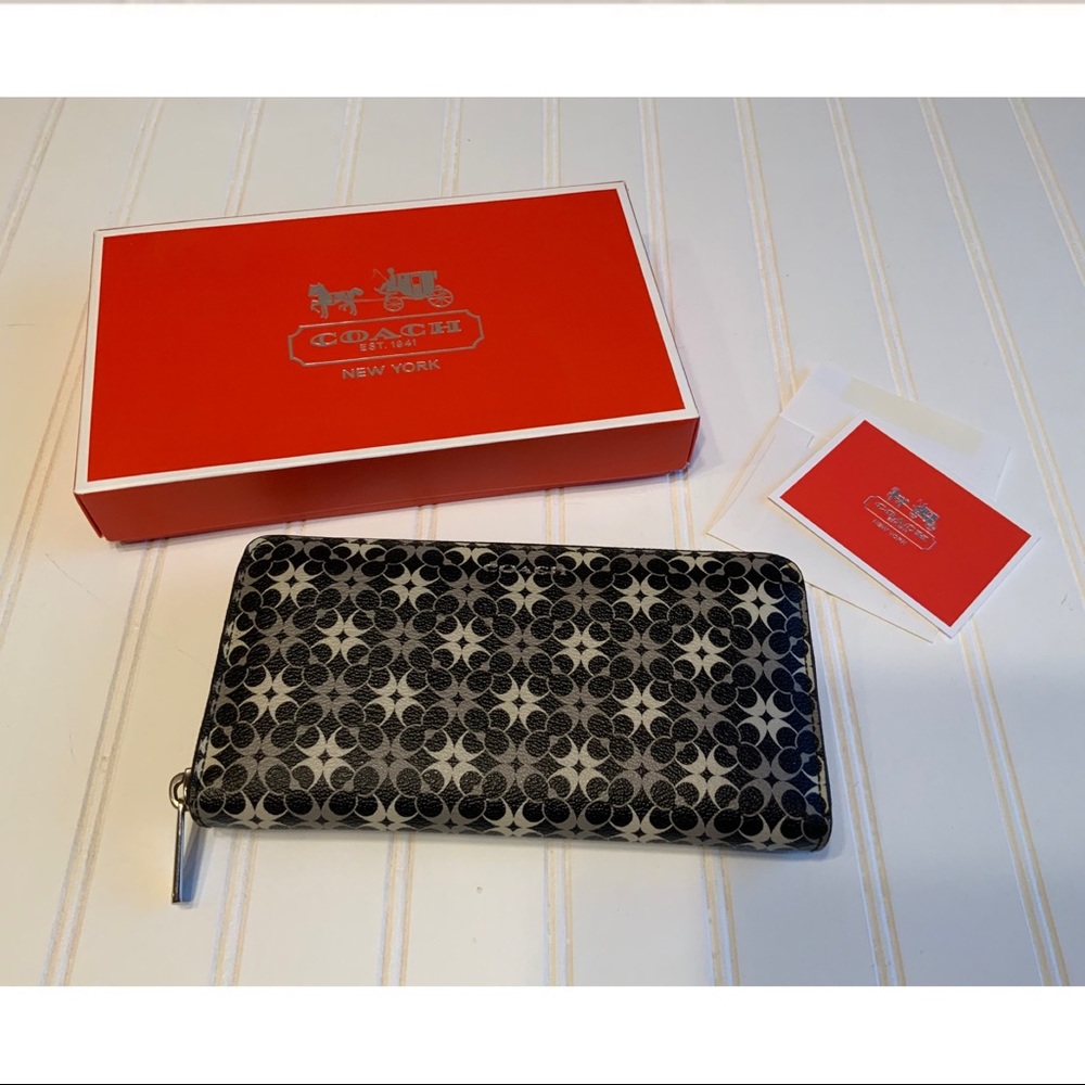 ✨NEW✨ COACH Waverly Signature Accordion zip around wallet